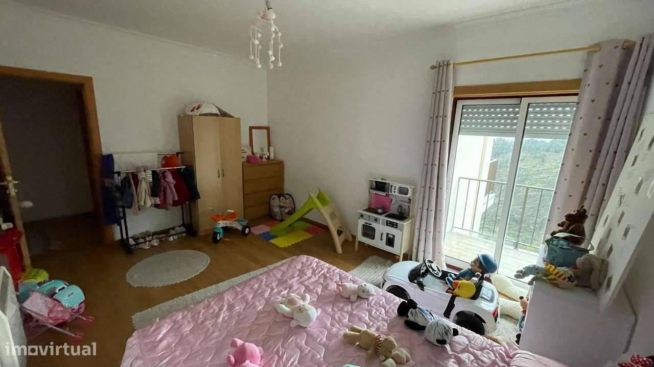 Apartamento t4 na rua Montes Herminios Covilhã-5