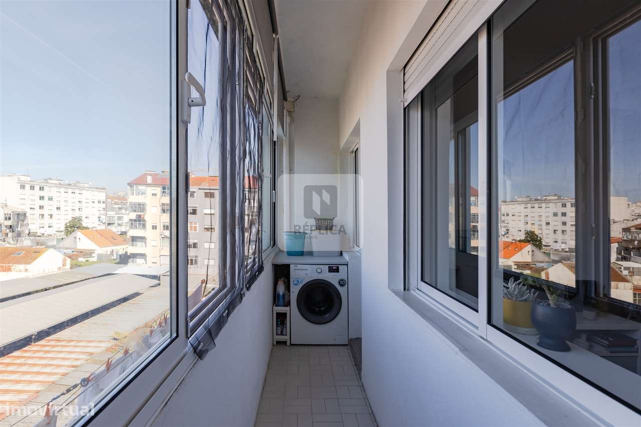 Apartamento T2 Renovado no Bonfim, Porto-11