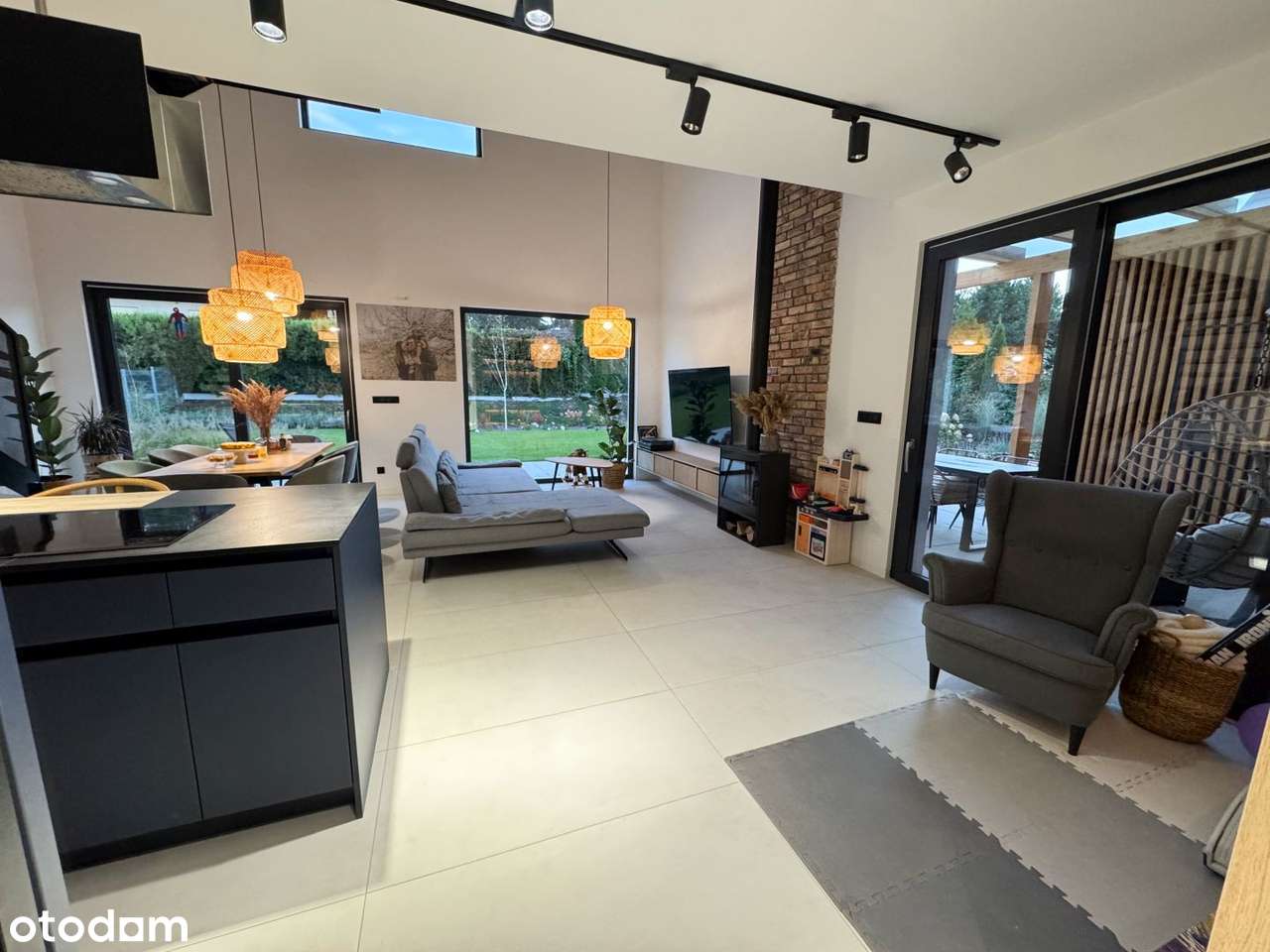 Wyjątkowy i nowoczesny dom samowytarczalny z antresolą, Lusówko-6