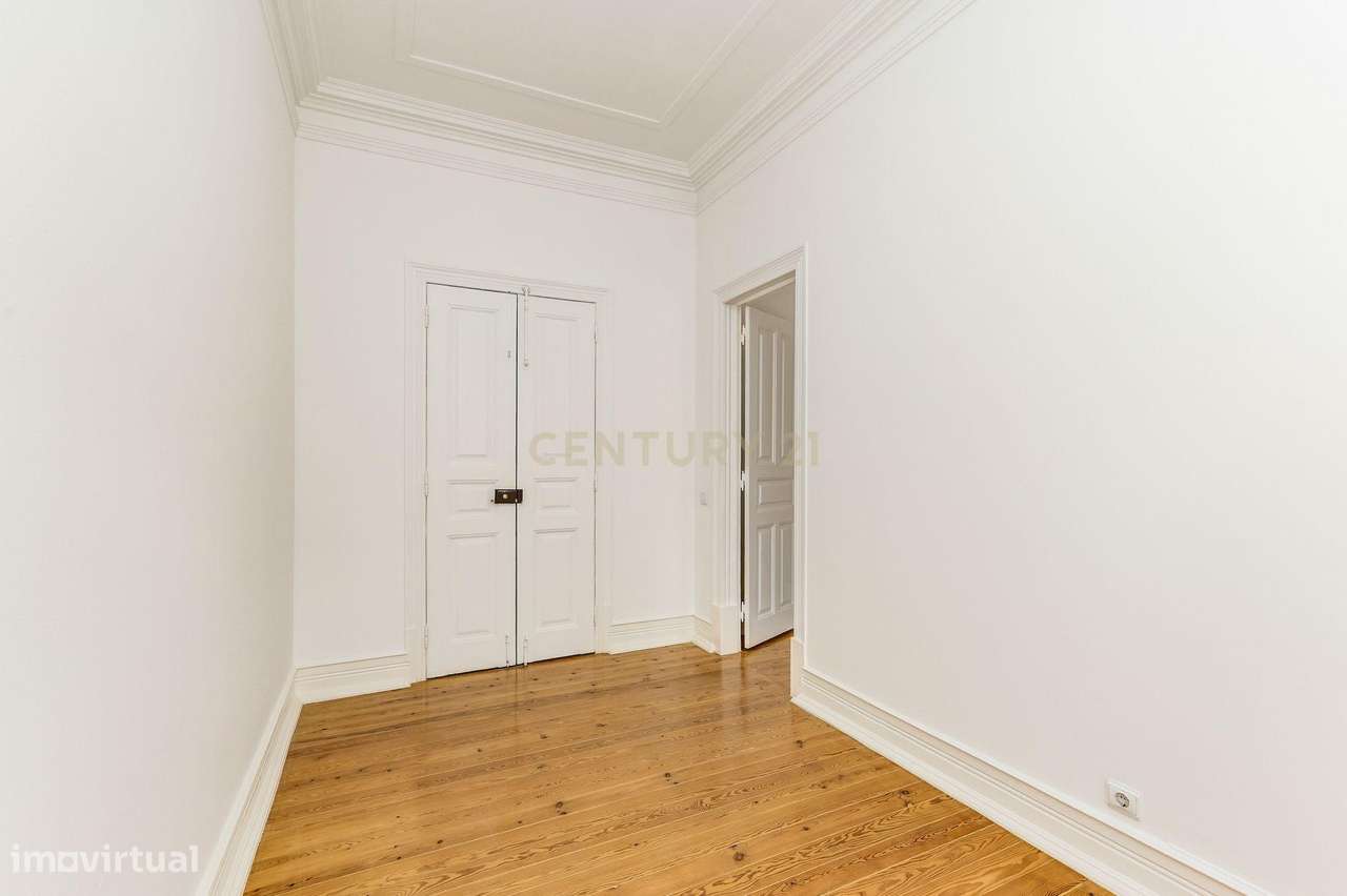 Apartamento T3+1 Renovado com conforto e charme no Bairro Azul, Lisboa - Grande imagem: 5/27