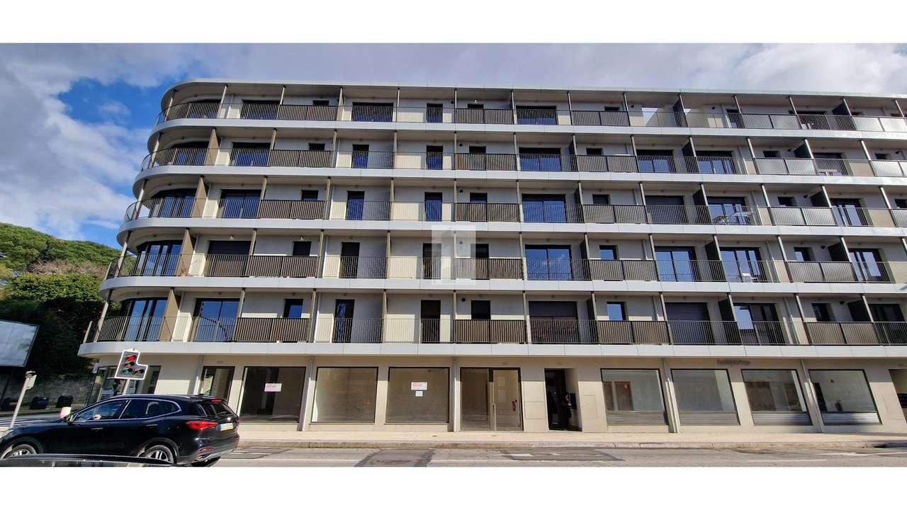 Loja - Parque Covelo - Grande imagem: 3/13