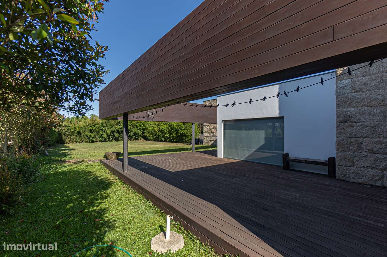 MORADIA TÉRREA T3 de LUXO a 1KM da PRAIA , com 348 m² em LOTE 2300 m²-13