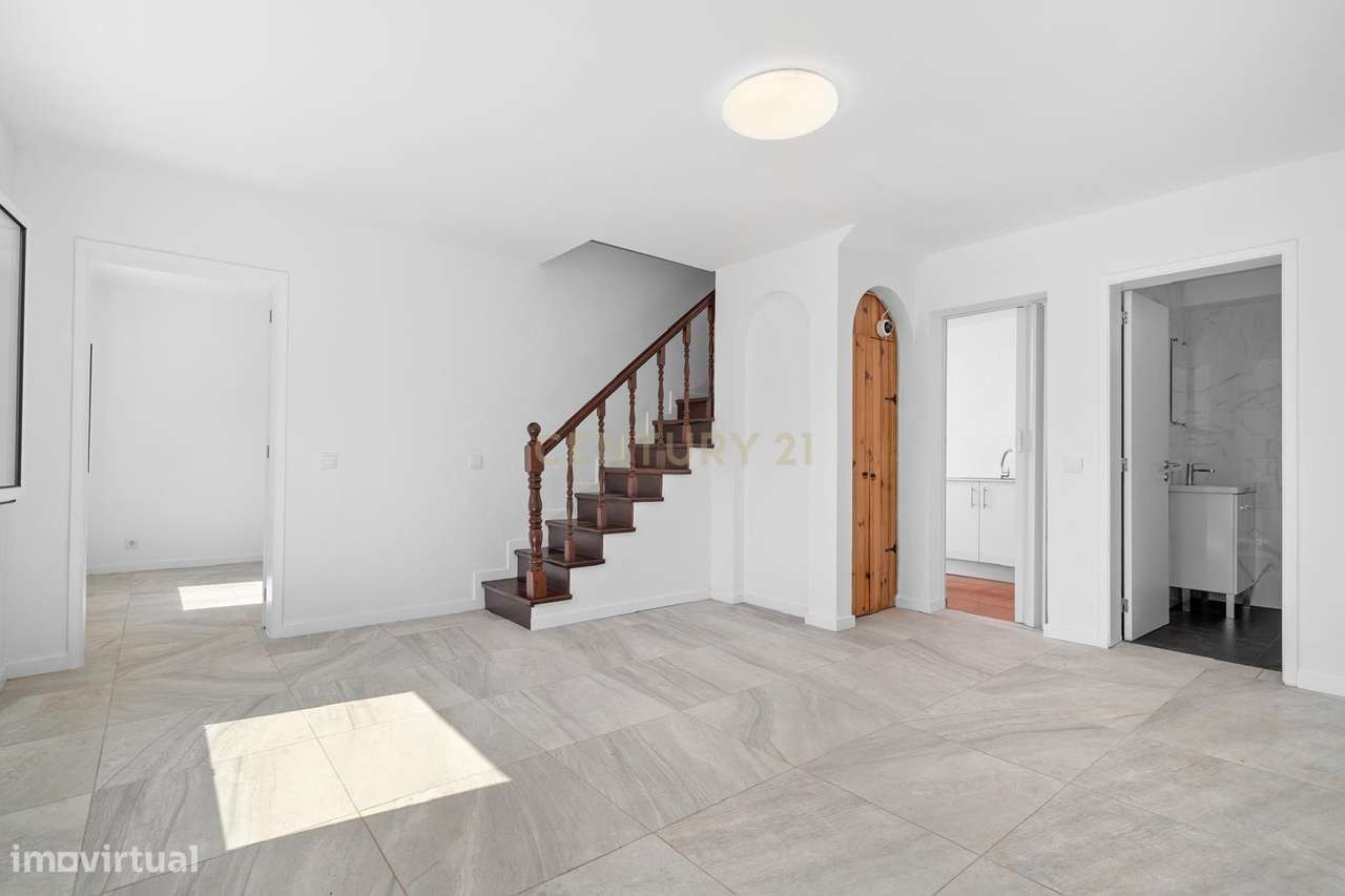 Oportunidade Única - Casa T2 - Renovada -  Funchal - Ilha da Madeira-13