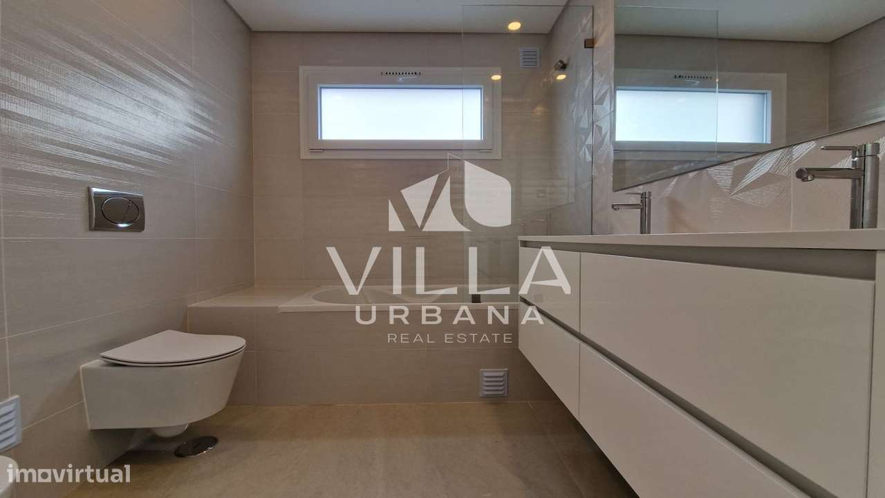 Moradia T3+1 no Centro da Charneca da Caparica-16