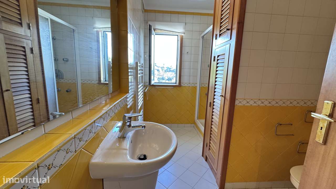 Moradia T4 com piscina à venda em Gemeses-11