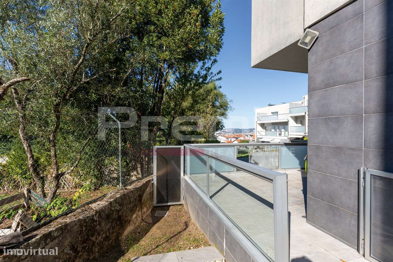 Moradia T5, com jardim e garagem para 4 carros, em Vila Nova de Gaia-15