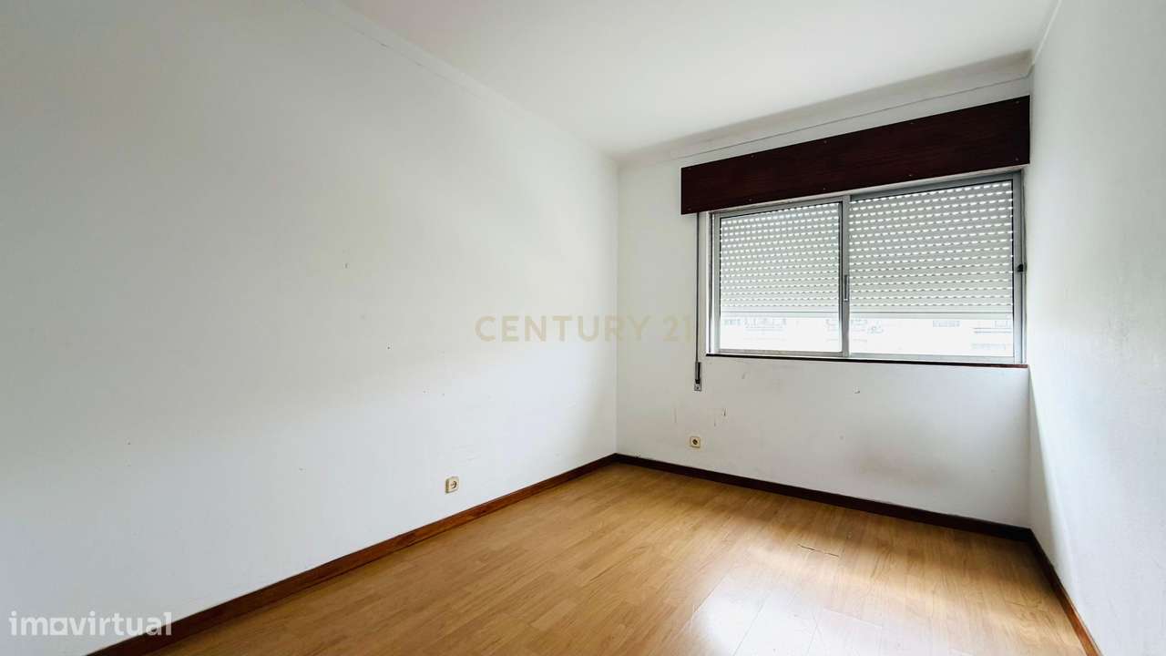 Apartamento T4 com Varanda e Arrecadação, no Centro do Pinhal Novo-10