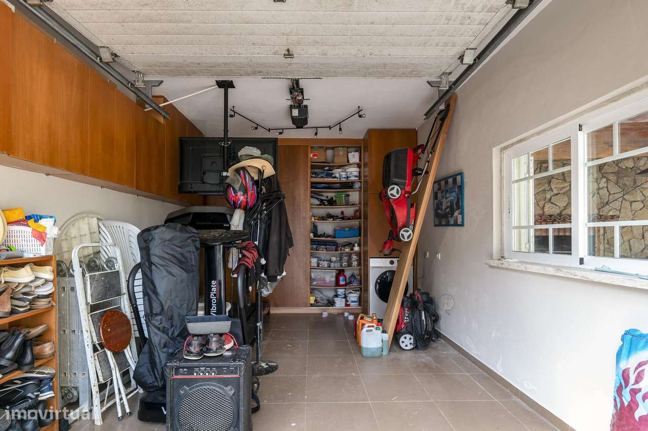 Moradia T4 Independente com Jardim – A 12 min a pé da Praia e 35 min d-18