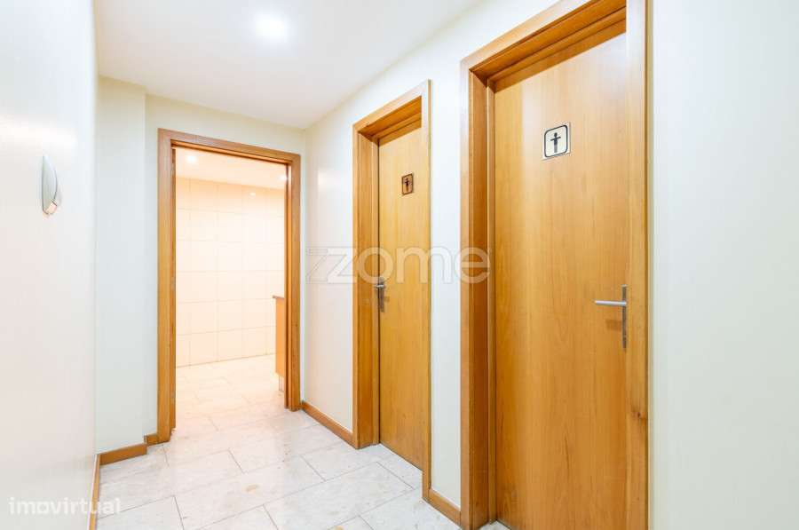 Apartamento T2+1 com Piscinas, Ginásio, Sala de Jogos e 2 Garagens-38