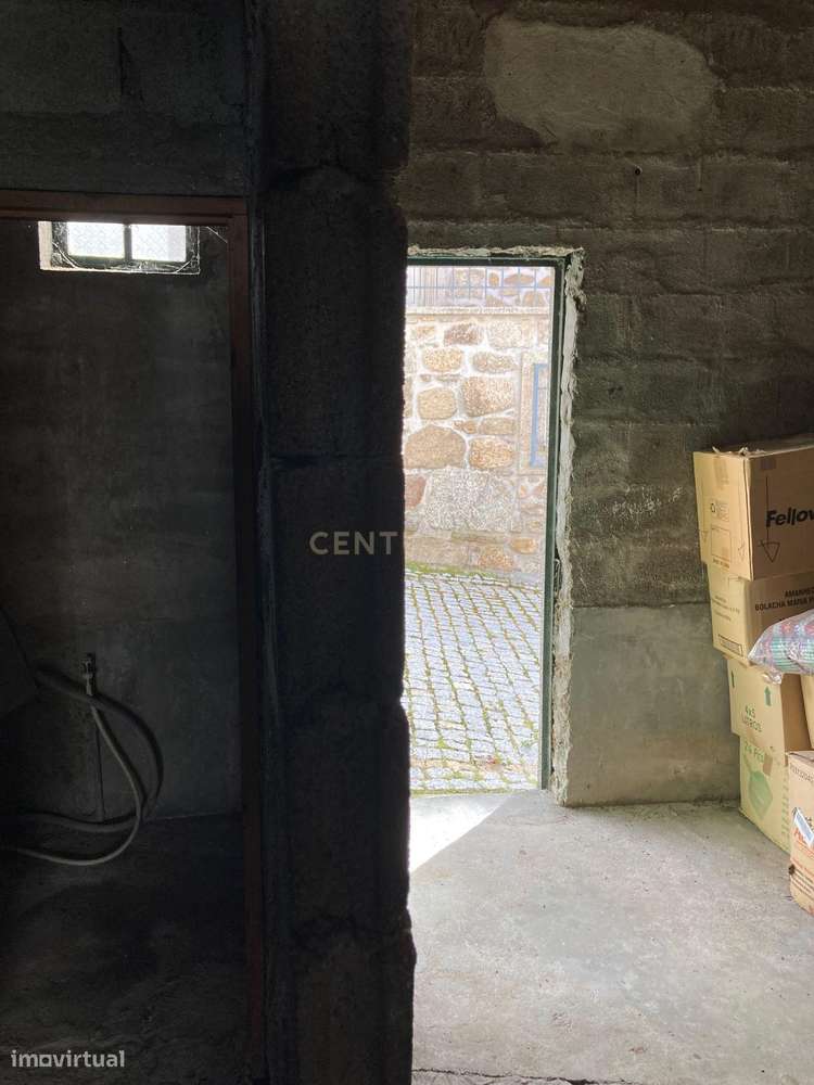 Moradia Isolada T2 em Pinzio - Pinhel - (Guarda) com garagem fechada-18