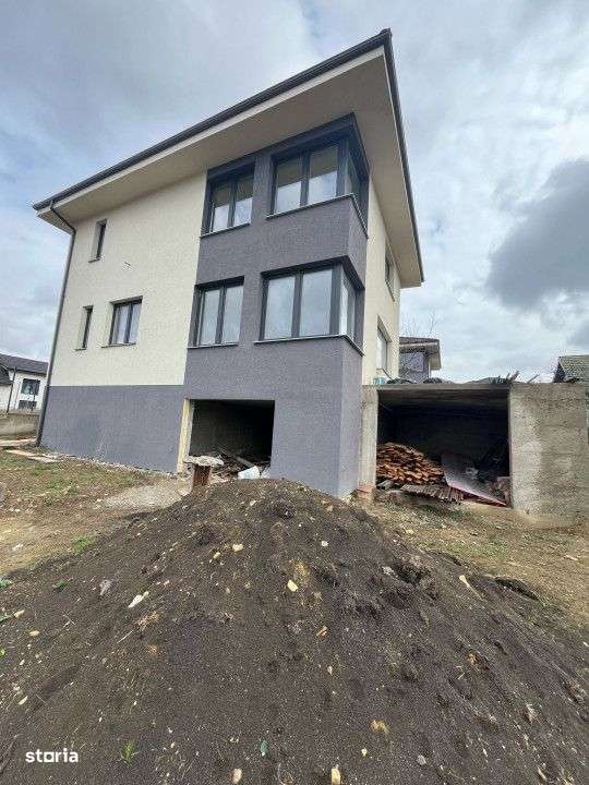Casa individuala, 5 camere , 137mp uitli cu 415mp de teren. Dezmir - Imagine principală: 1/13
