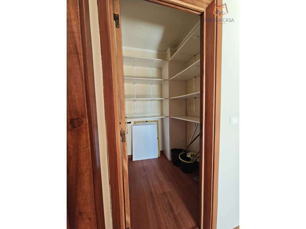 T2 (3 assoalhadas) com Boa Distribuição de Áreas - Rua do Mirante, ...-11