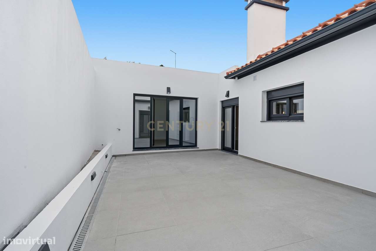 Moradia Renovada com Jardim, no Sarge-24