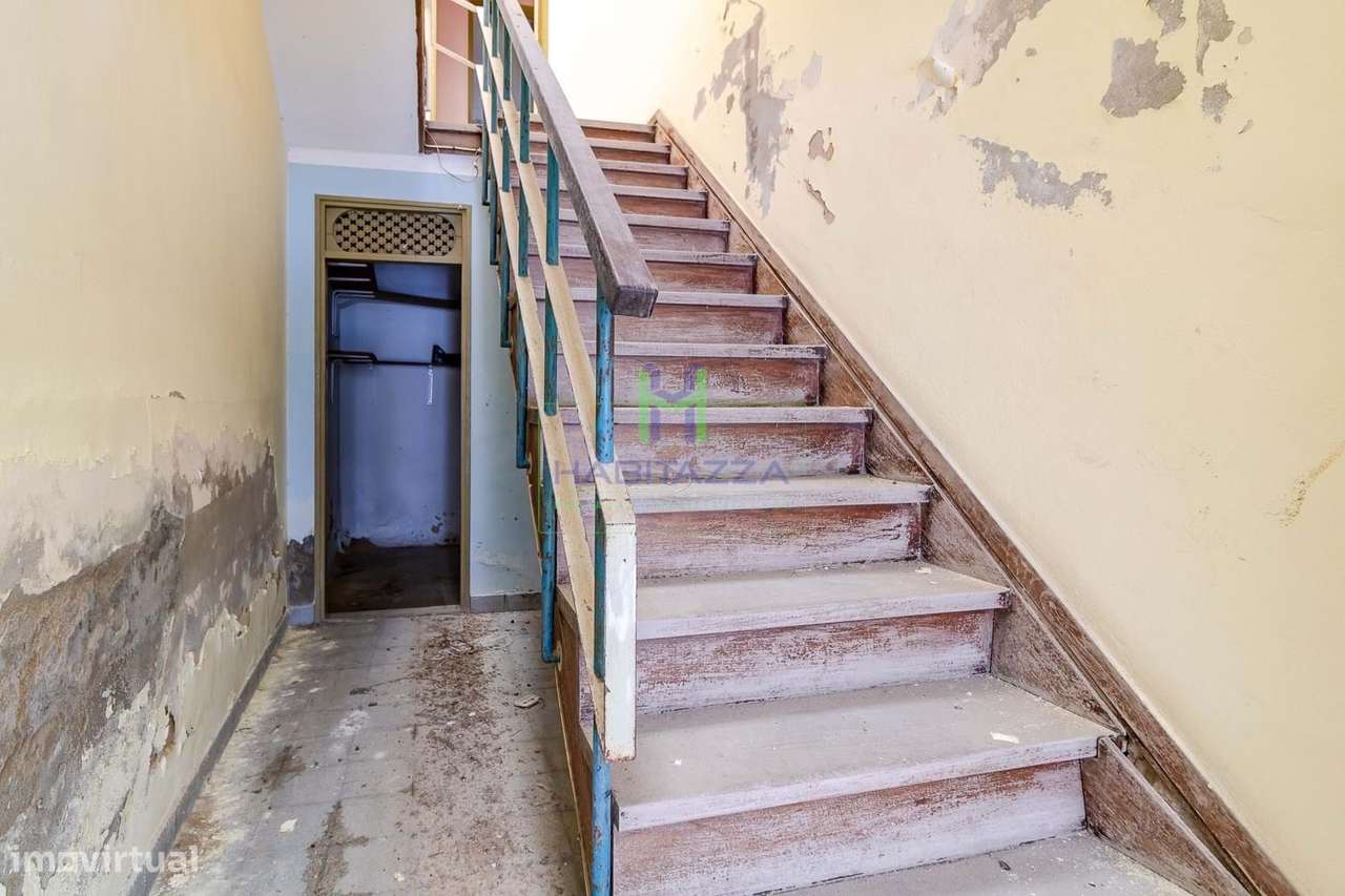 Prédio no Centro histórico de Lagos composto por 2 Apartamentos T3 e 1-10