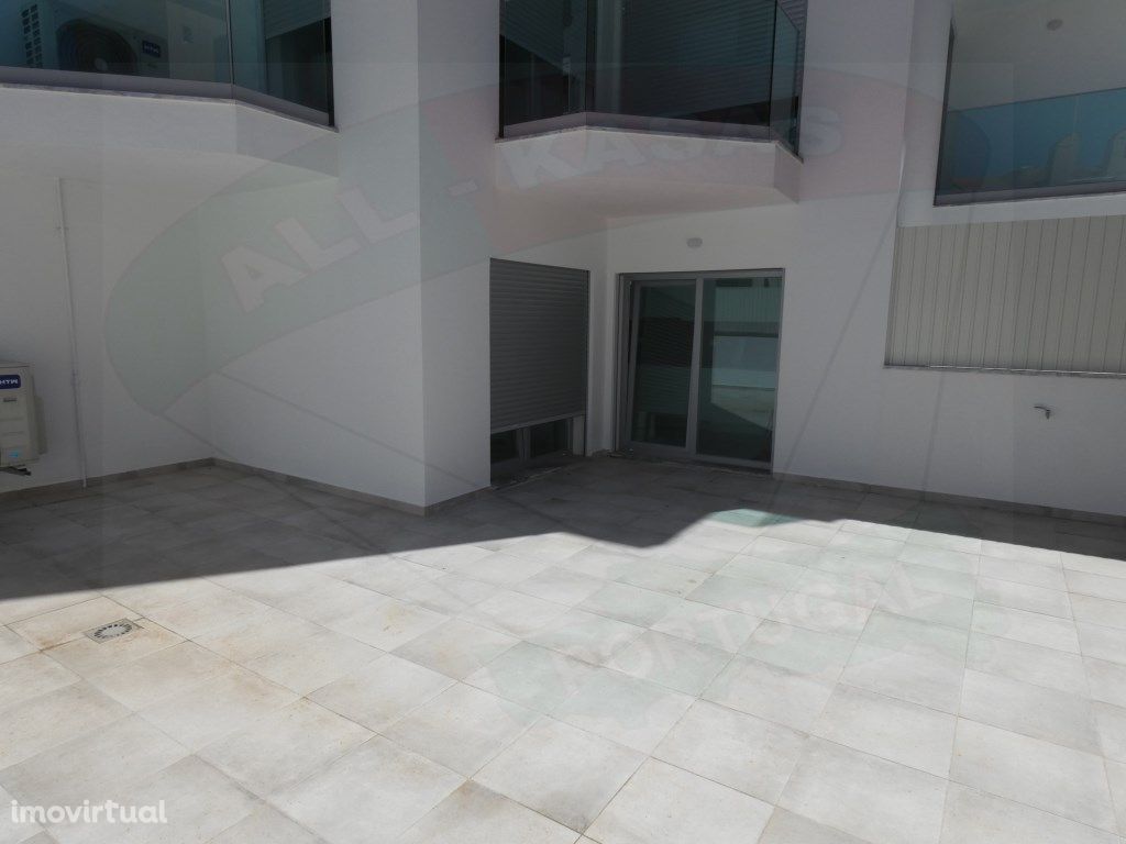 Apartamento T3, com terraço de 77m2, Edifício Cruzeiro, M...