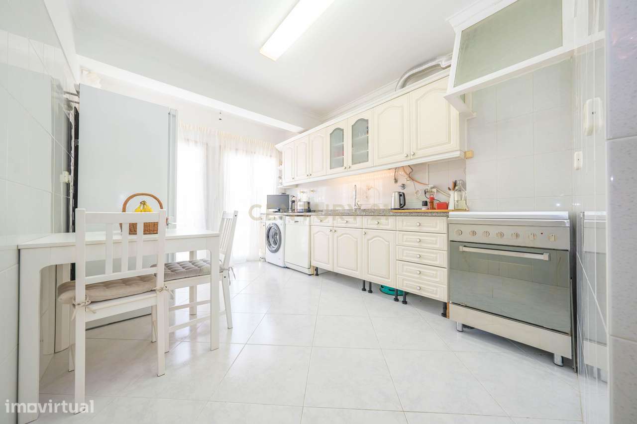 Apartamento T2, com Parqueamento e Arrecadação, em Caneças - Grande imagem: 5/31