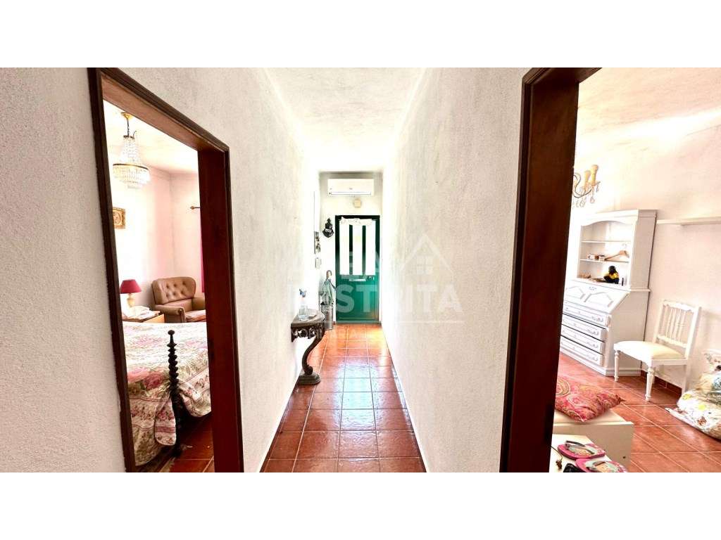 Moradia T3 em Banda - Churrasqueira, anexo e potencial para piscina...-8