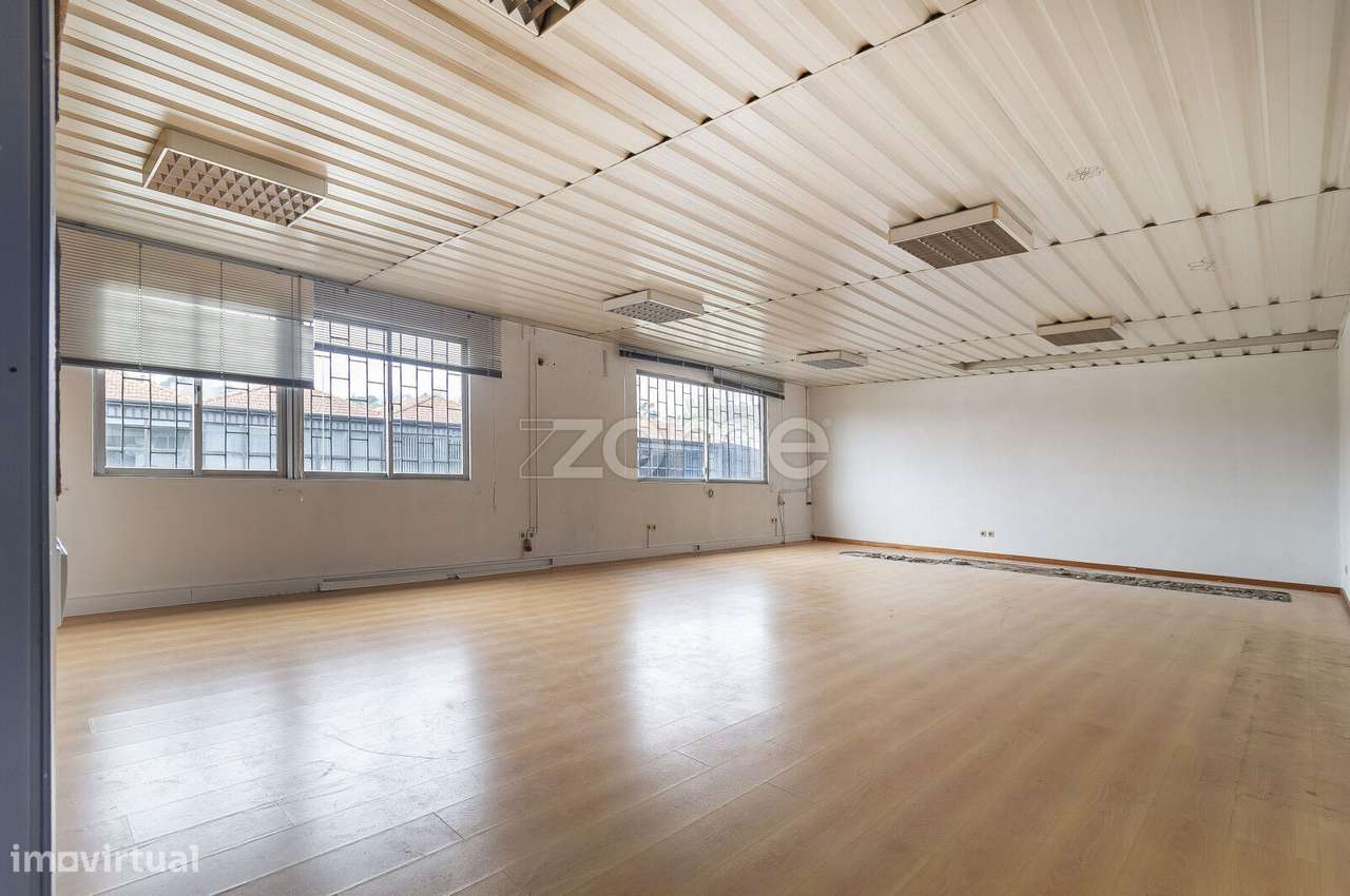 Armazém para Arrendamento em Creixomil, Guimarães - 670m² - Grande imagem: 2/32