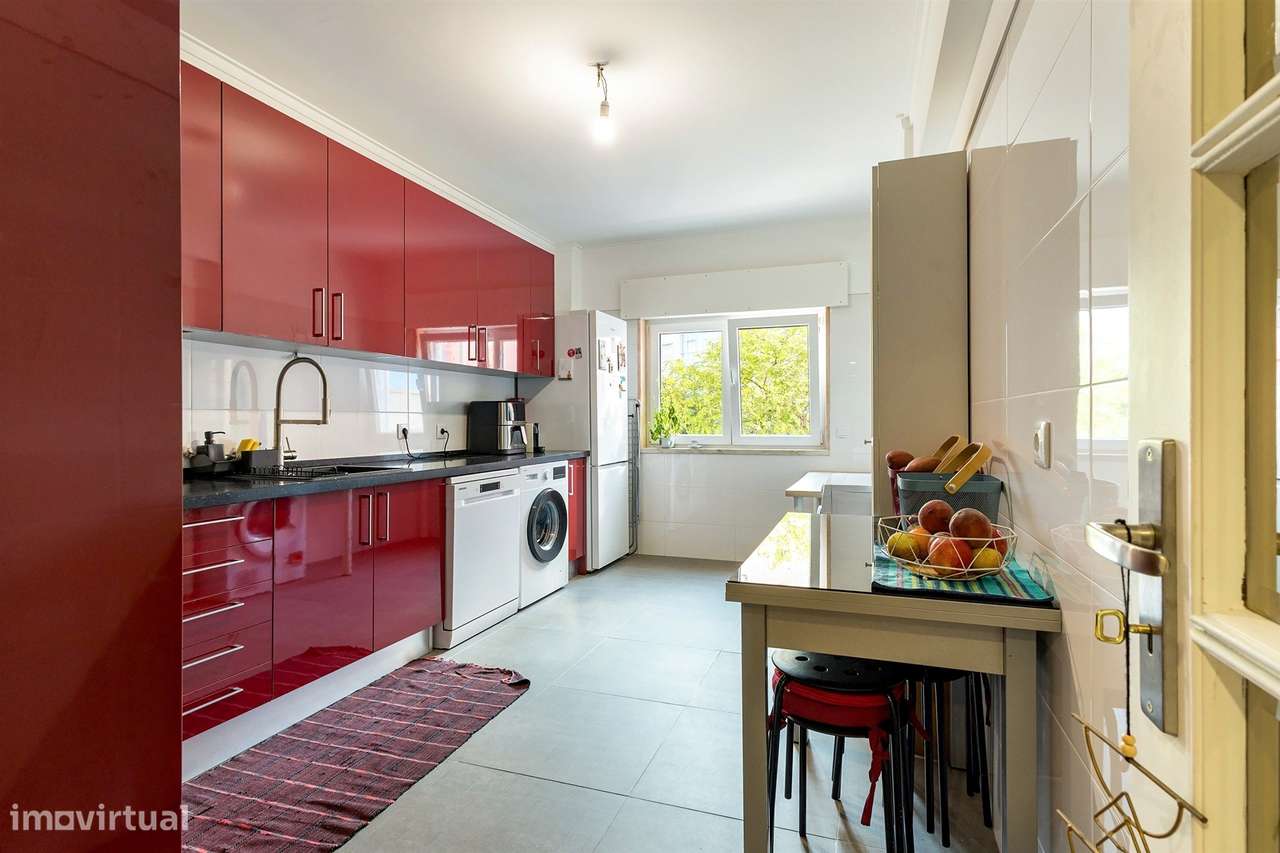 T3 Espaçoso em Corroios | Garagem | Ar Condicionado | Excelente Locali-31