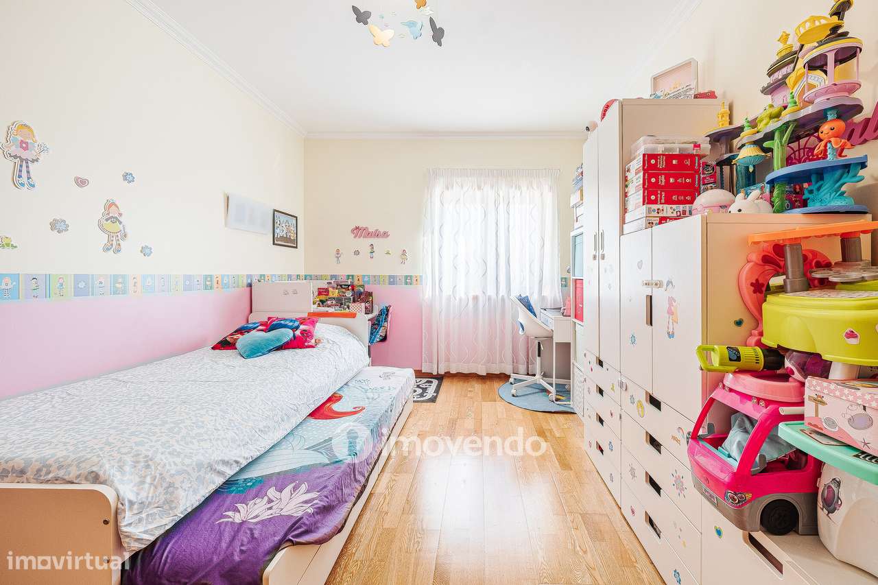 Apartamento T2, com estacionamento e arrecadação, em Vialonga-26