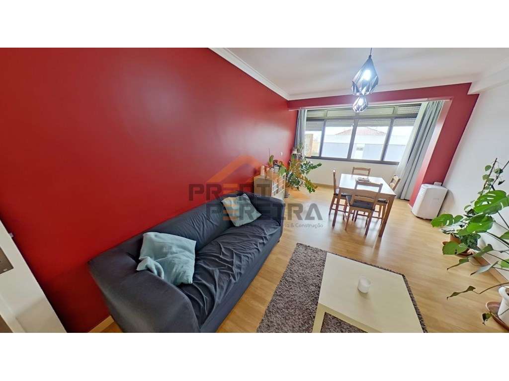 Reservado!
Apartamento T2, com duas frentes, na Arroja. - Grande imagem: 5/25