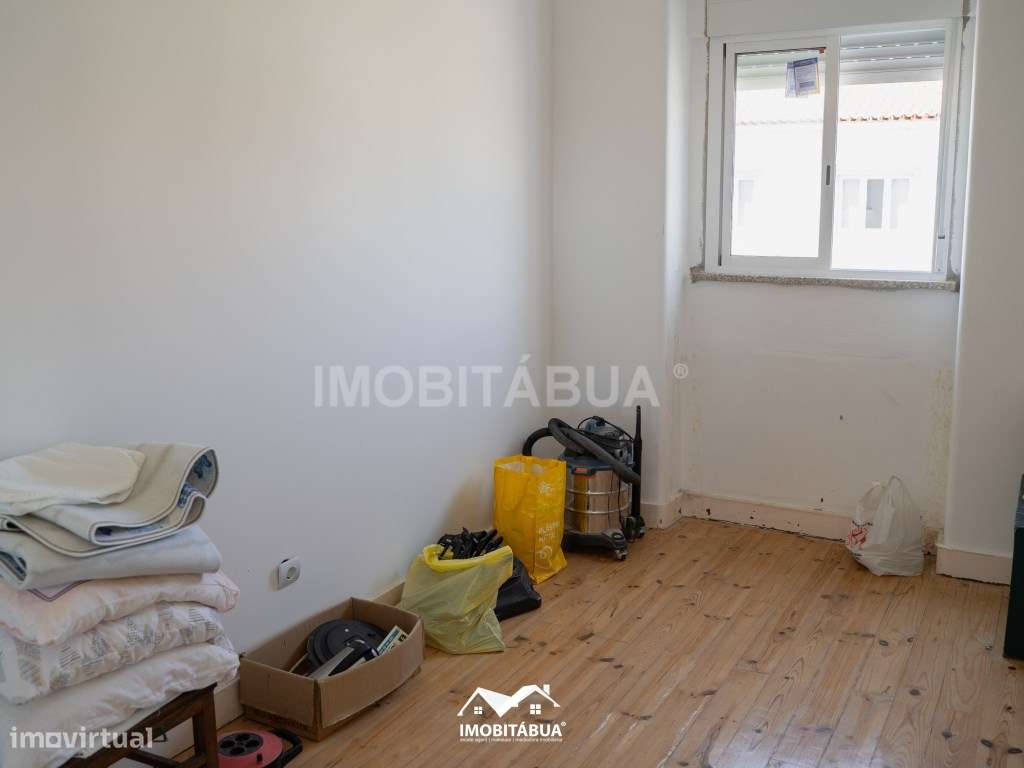 Espaço comercial com habitação T5 no centro da vila-25