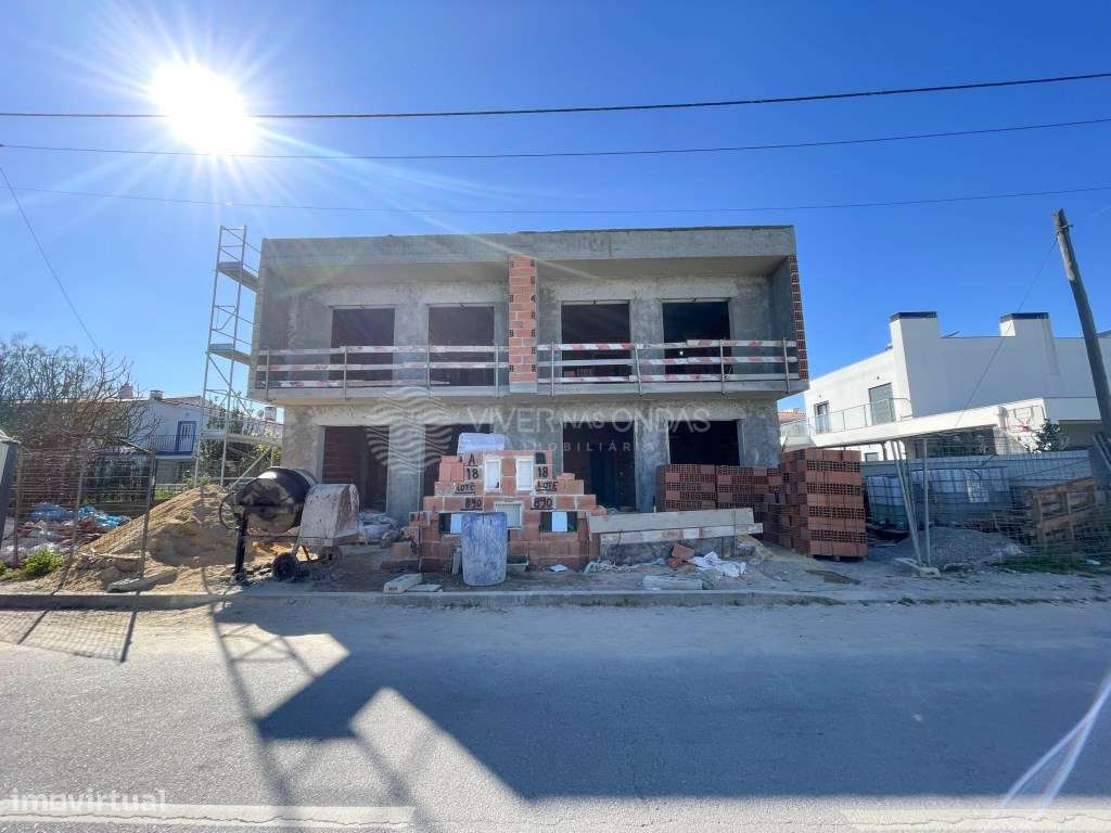 Moradia Geminada T4 3 Suites Piscina E Garagem Fernao Ferro