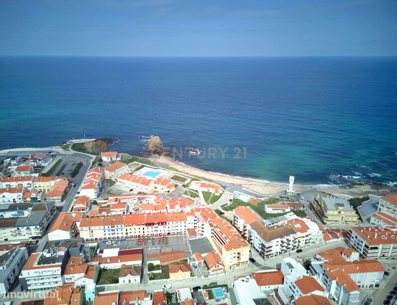 Moradia T3 Geminada no Centro de Santa Cruz-25