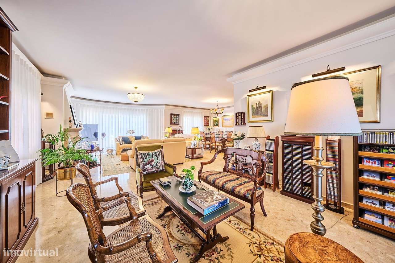 Moradia de Luxo no Montijo com Piscina de Água Salgada e Acabamentos d - Grande imagem: 4/60