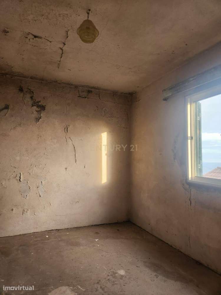 Moradia Tradicional nos Prazeres com Terreno e Vista Mar-21