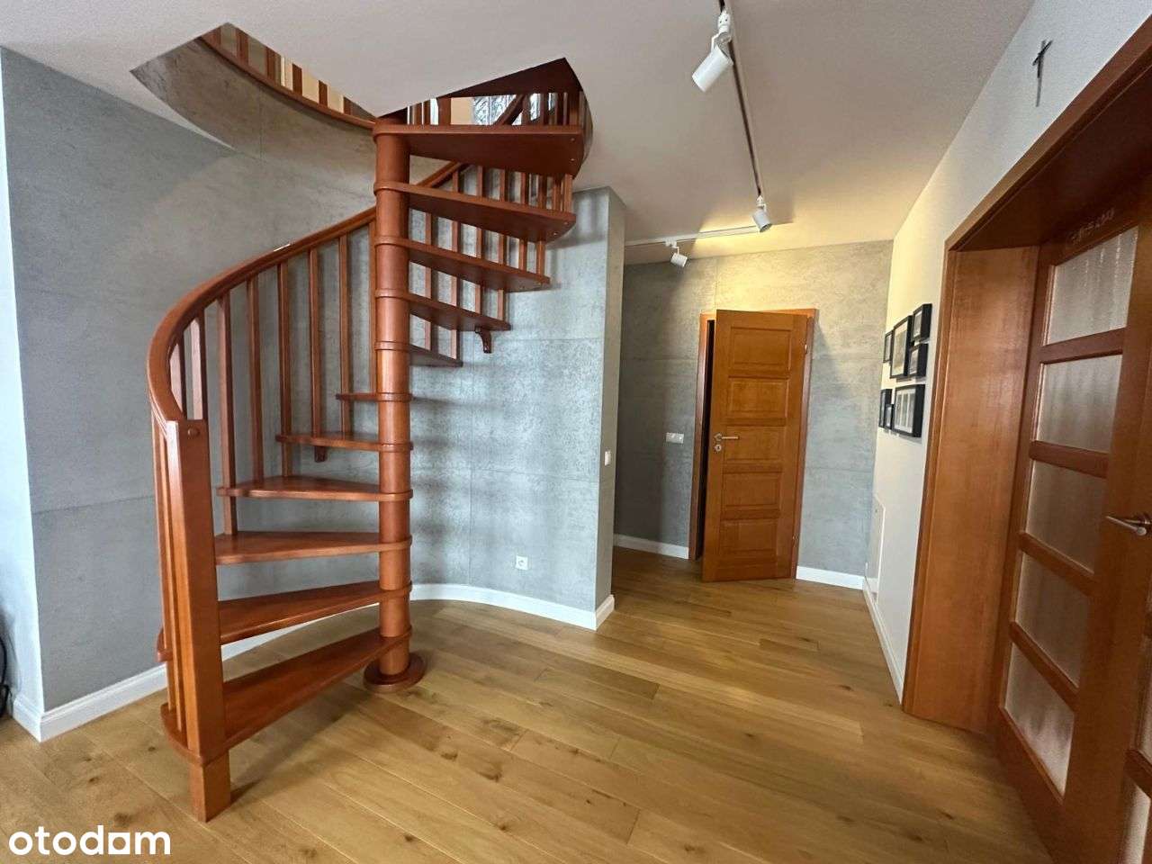 Samowystarczalny dom + siłownia :)-10