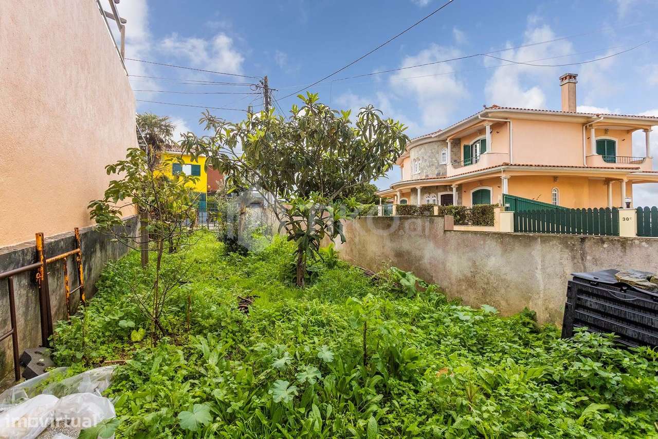 MORADIA GEMINADA À  VENDA EM PORTO SALVO– 3 PISOS, 2 FRENTES-24