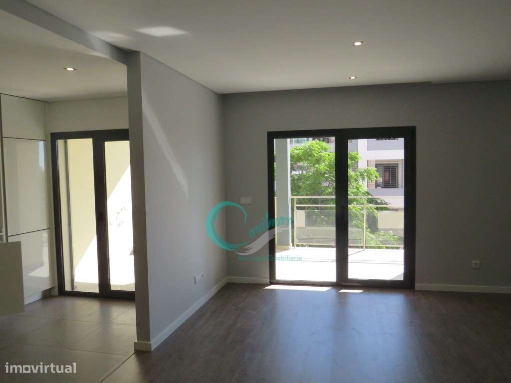Apartamento T2 com varandas em Santa Marta do Pinhal, Corroios - Grande imagem: 4/45