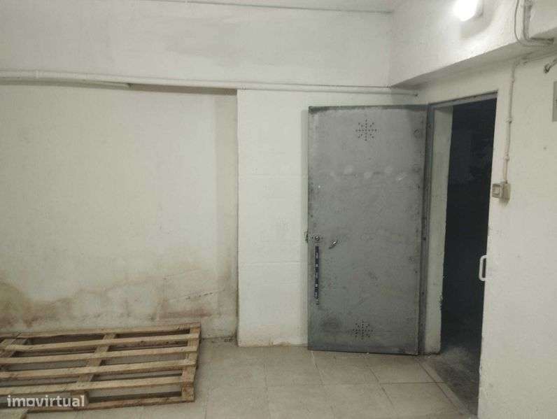 Pequeno Armazém Arrecadação no centro da Costa da Caparica - Grande imagem: 4/6