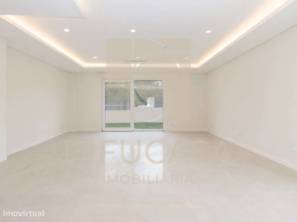 Moradia Isolada T4 c/ Piscina e Garagem-12