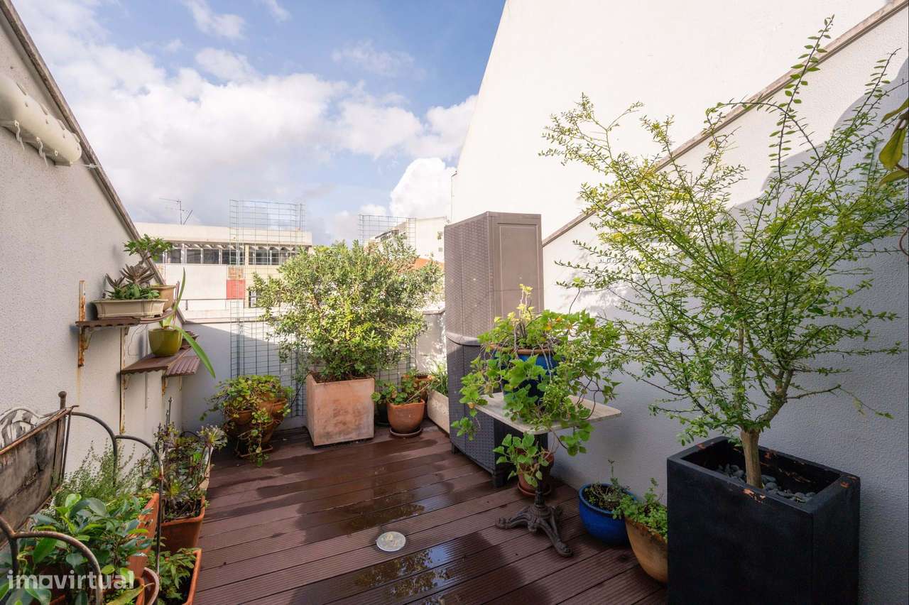 Apartamento T2 com 4 terraços e garagem nas Avenidas Novas, Lisboa-56