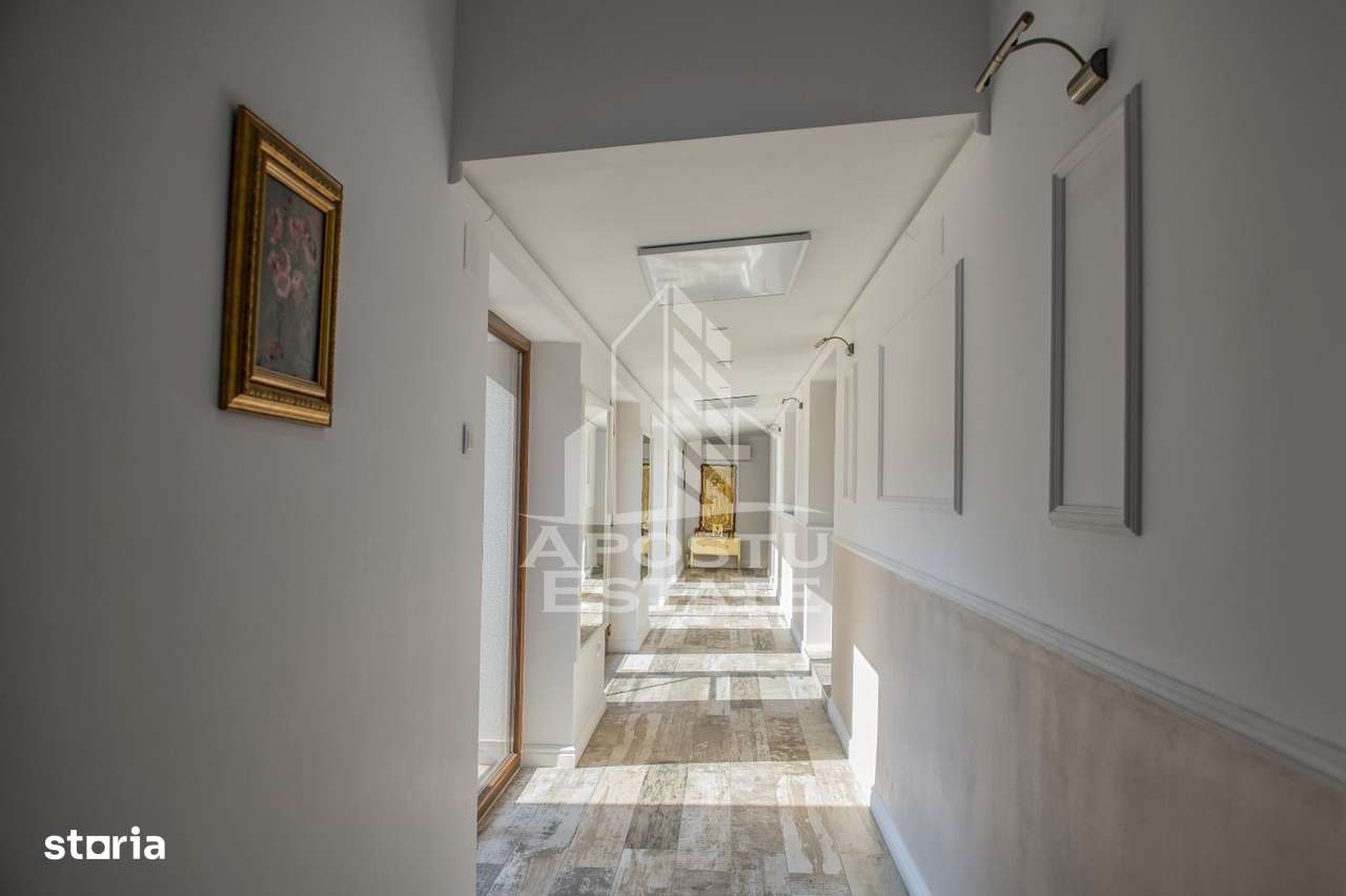 Vila,Piscina,teren fotbal,gradina,vegetatie - Imagine principală: 5/20