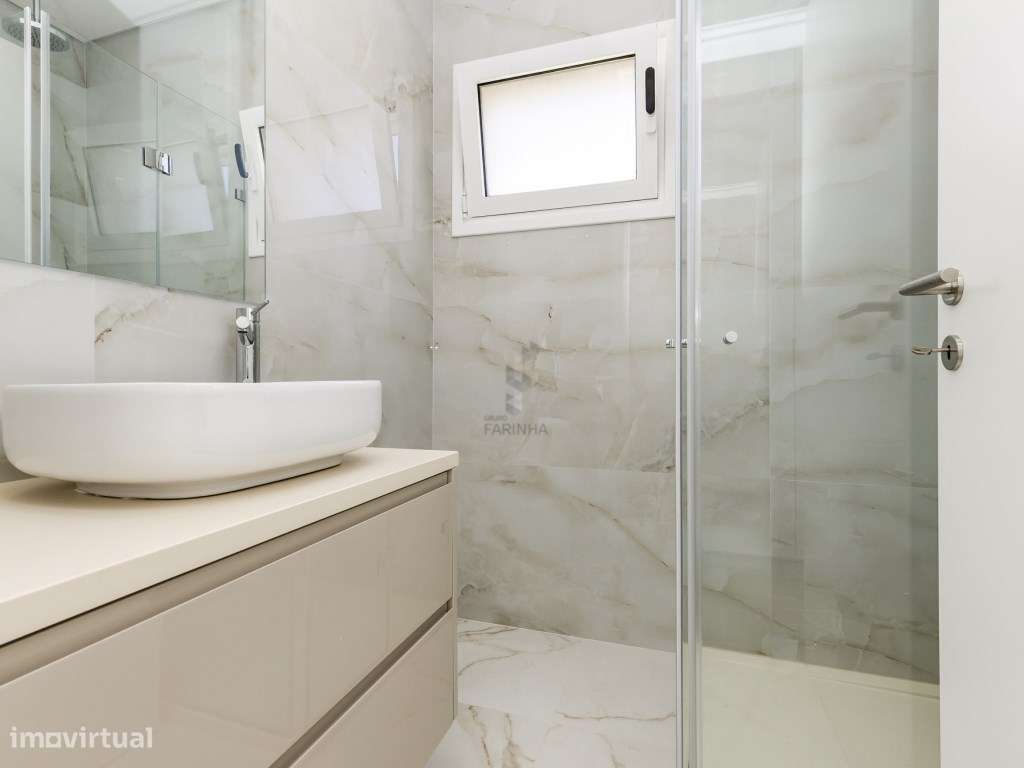 MORADIA T4 NOVA
Famões, moradia independente V4+1 nova com Jardim,...-22