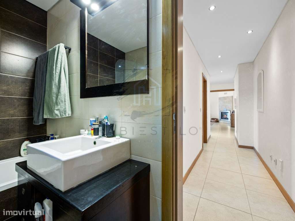 Apartamento T2 com lugar de garagem-16