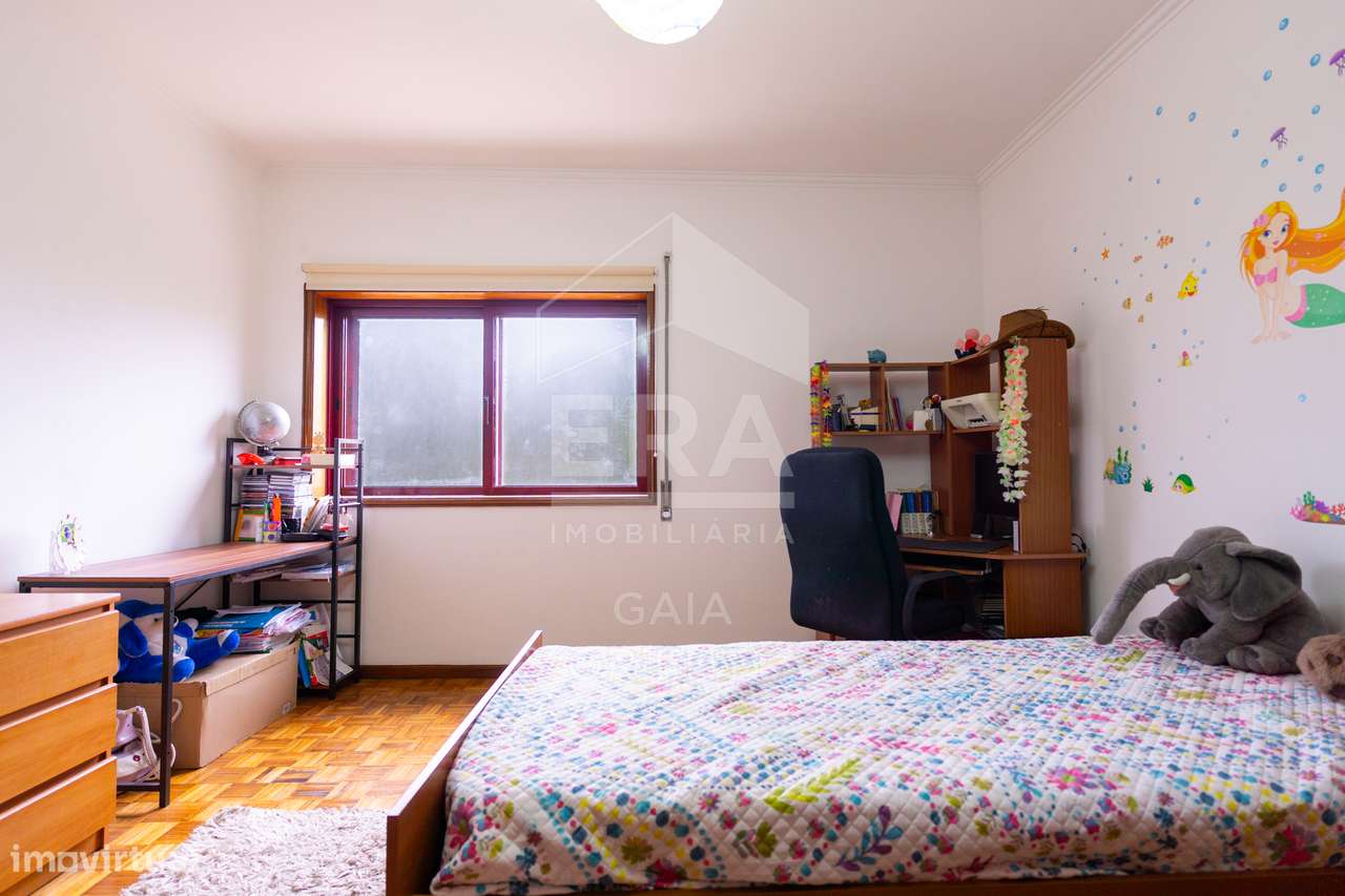 Apartamento T3 com Excelentes Áreas em Oliveira do Douro-31