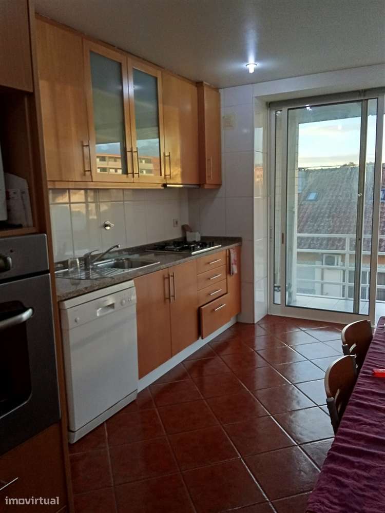 Apartamento T3 com 2 frentes e varanda em Ferreiros – Braga  (Estamos - Grande imagem: 5/23