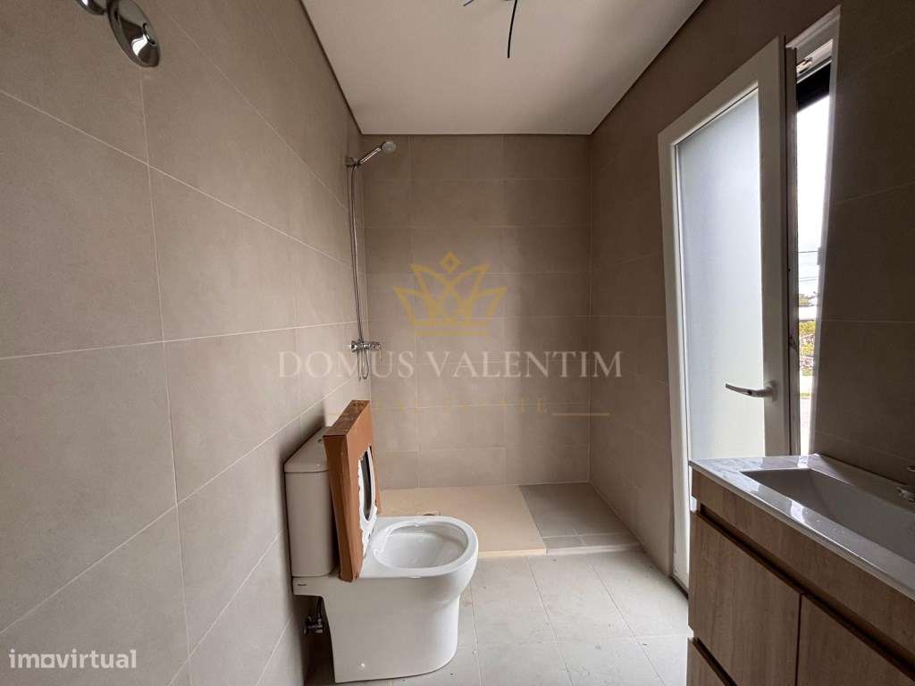 MORADIA GEMINADA -TRIPLEX T4 COM 3 WC
FERNÃO FERRO-16