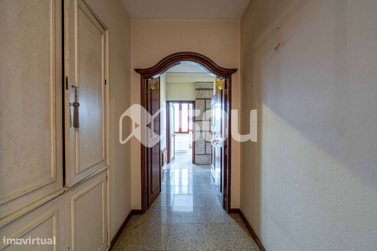 Casa Senhorial T7 num Lote de 3.320m² em Leça do Balio com-16