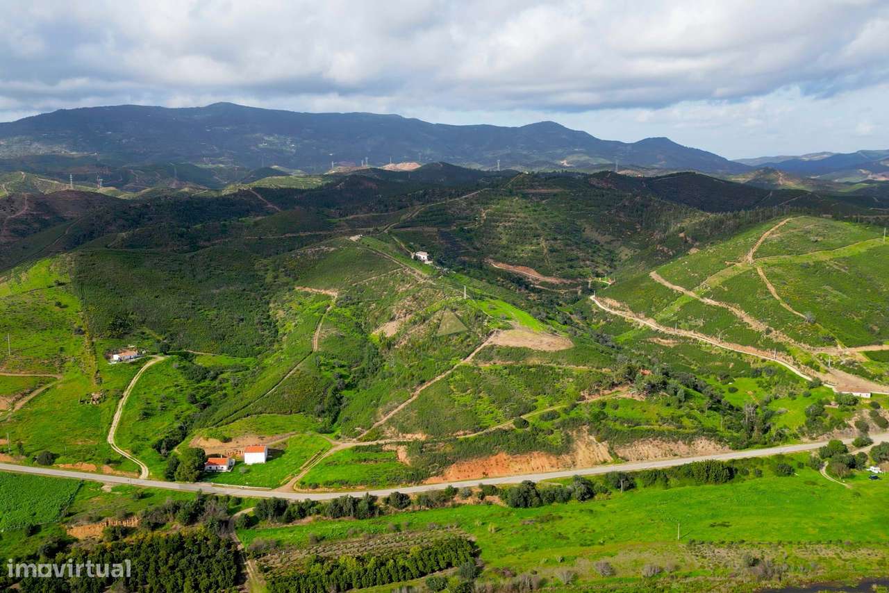 Terreno de 143 250  m2  com casa, armazém e  ruinas para venda em Lara - Grande imagem: 5/19