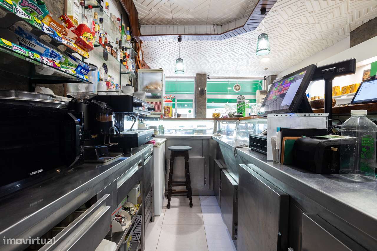Investimento Garantido: Café/ Pastelaria em Plena Atividade em Paço de-5