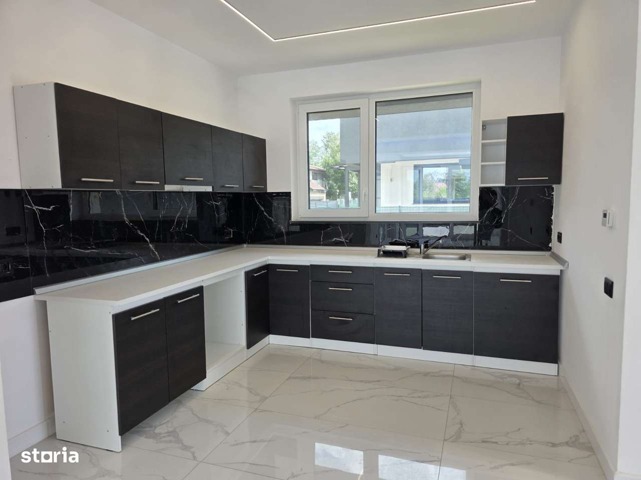 Vilă Individuală cu Piscină în Otopeni COMISION 0!-3