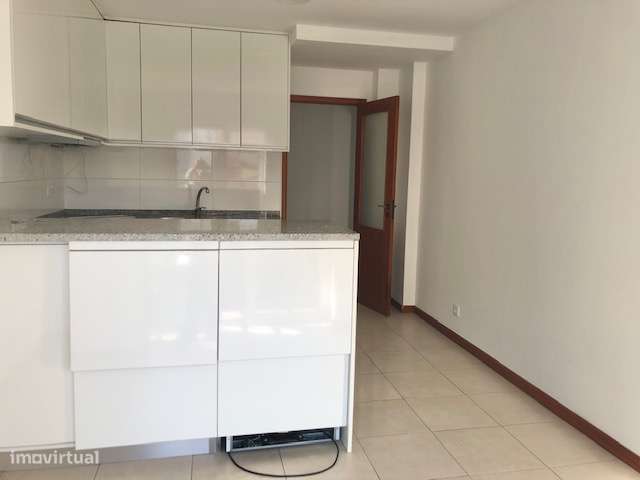 T1 c/ eletrodomésticos no centro de Leiria - Grande imagem: 3/10