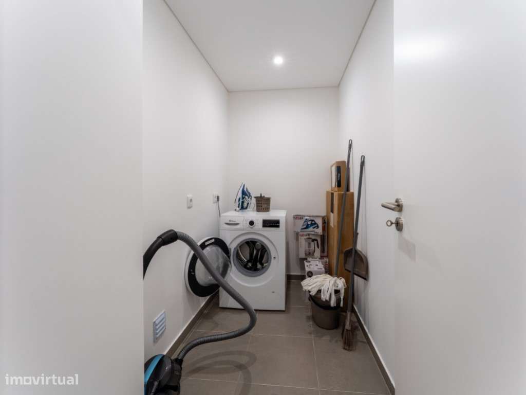 Apartamento com vista mar, piscina e estacionamento na Nazaré-6