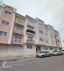 Apartamento T2 remodelado em Varge Mondar, Rio de Mouro, Sintra