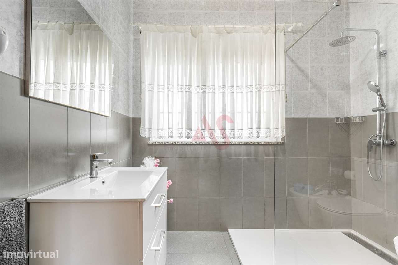 Moradia T3+3 com Duas Habitações Independentes – Excelente Oportunidad-10